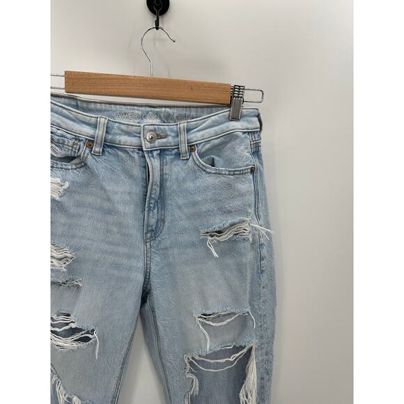 American Eagle Comfort Stretch Waistband Mom Jeans Light Wash Distressed Size 2 - Picture 4 of 8